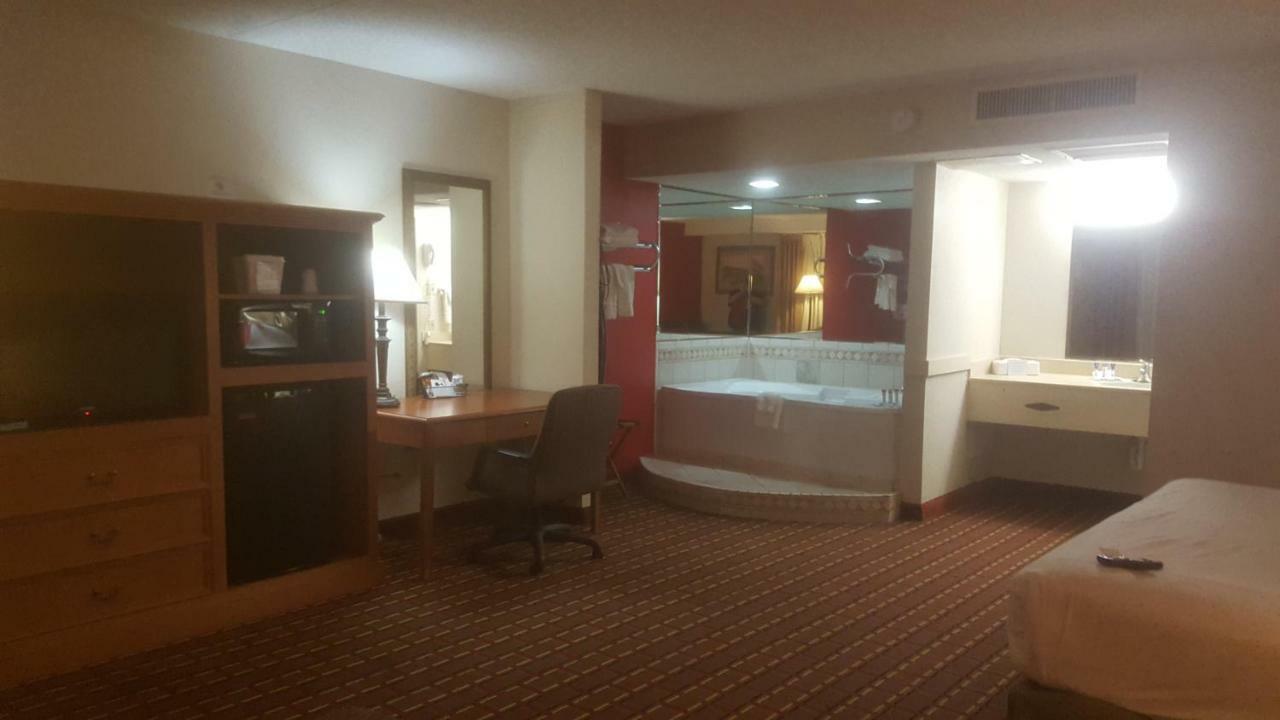 Salina Ambassador Hotel & Conference Center المظهر الخارجي الصورة